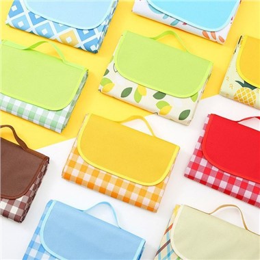 Oilaviy piknik uchun ko'rpa