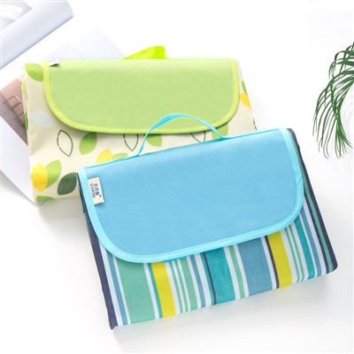 Oilaviy piknik uchun ko'rpa